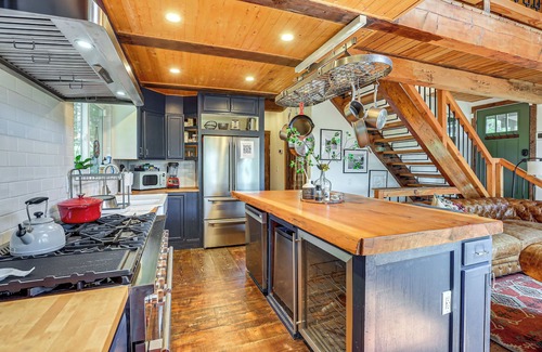 Arrowhead Villas Cabina | 3 Mi to Lake Arrowhead Village: Dog-Friendly Cabin