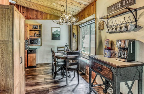 Sierra Cedars Cabina | 3 Mi to Shaver Lake: Cozy 'Bears Hideaway' Cabin!