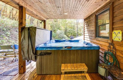 Snowshoe Casa | 3 Mi to Snowshoe Resort Cabin with Hot Tub