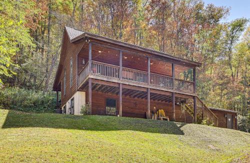 Snowshoe Casa | 3 Mi to Snowshoe Resort Cabin with Hot Tub