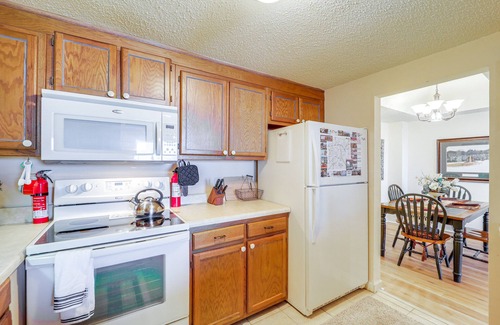 Sugar Mountain Condominio | 3 Mi to Sugar Mtn Slopes! Condo w/ Hot Tub & Pool