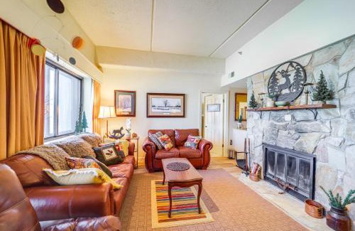 Sugar Mountain Apartamento | 3 Mi to Sugar Mtn Slopes! Condo with Hot Tub and Pool
