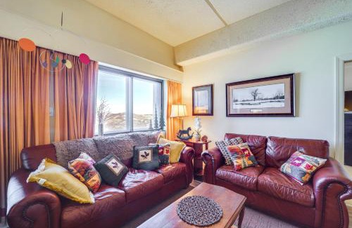 Sugar Mountain Apartamento | 3 Mi to Sugar Mtn Slopes! Condo with Hot Tub and Pool