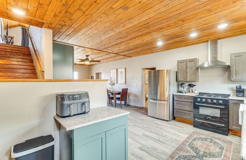 Springerville Cabina | 3 Mi to Trails: Secluded Eagar Cabin w/ Mtn Views!