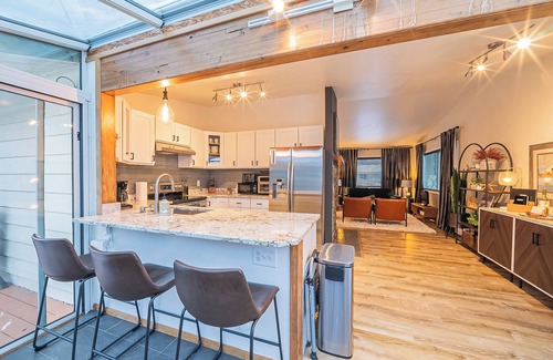 Sand Lake Casa | 3 Miles from Airport! 2 Minute Walk to Groceries!