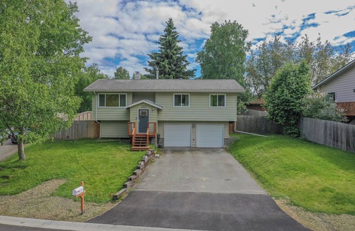 Sand Lake Casa | 3 Miles from Airport! 2 Minute Walk to Groceries!