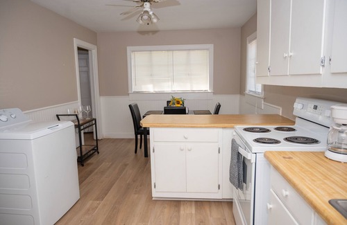 Northport Casa | 3 Miles from Campus!