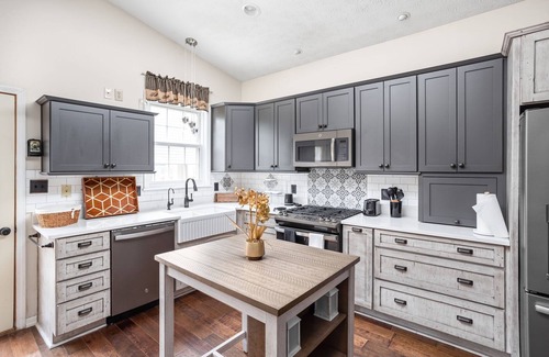 Westfield Casa | 3 miles to Grand Park. Pet-Friendly w/ Game Room!