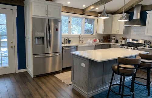 Linville Falls Casa | 3-min to Linville Falls. Beautiful home-3 BDRMs on 13 acres. Best breakfast.