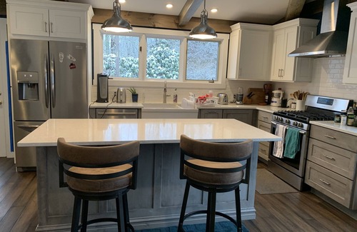 Linville Falls Casa | 3-min to Linville Falls. Beautiful home-3 BDRMs on 13 acres. Best breakfast.