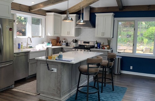 Linville Falls Casa | 3-min to Linville Falls. Beautiful home-3 BDRMs on 13 acres. Best breakfast.