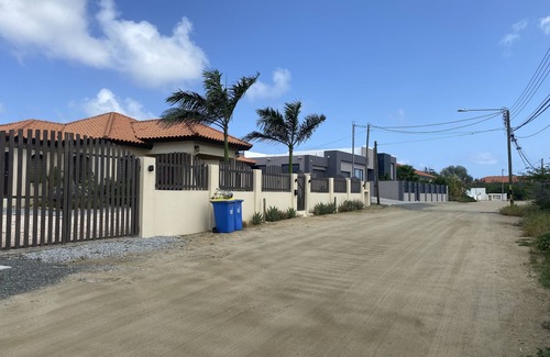 Boroncana Casa | 3 Minute Drive to Palm Beach!!!