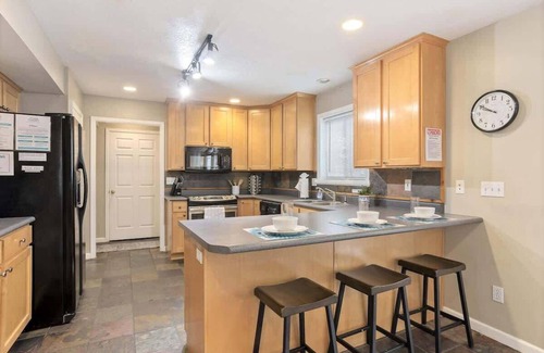 Midvale Casa | 3 Parkside Homes * 9 Bedrooms * Hot Tubs * Groups!