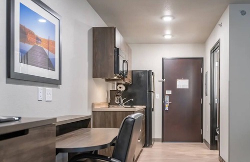 Seven Hills Casa | 3 Pet-Friendly Rooms Near Hidden Falls Park & Amargosa Trailhead