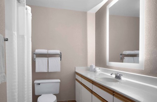 Arden-Arcade Hotel | 3 Pet-Friendly Suites Near Cal State Sacramento – Perfect for Relaxation