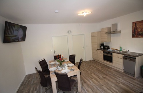 Tempelhof-Schoeneberg Apartamento | 3 habitaciones, hasta 9 personas, muebles de lujo, "Calla"