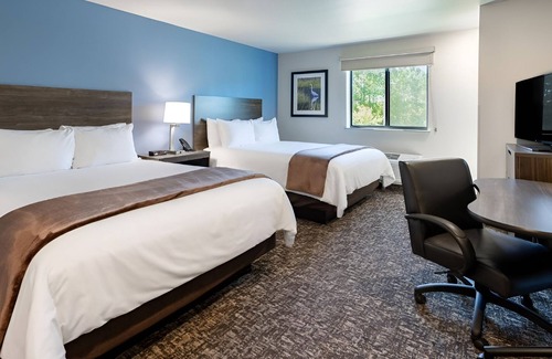 Ashwaubenon Hotel | 3 Rooms w/ Kitchen Near Green Bay’s Top Attractions! Minutes from Resch Center!