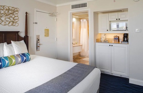 St. Pete Beach Hotel | 3 Rooms With Balcony, Explore Gulf Adventures, Parking!