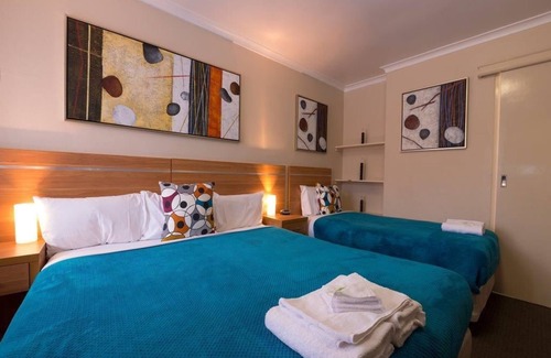 Katoomba Hotel | 3 Sisters Motel