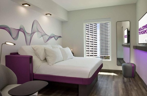 Downtown Miami Hotel | 3 Sophisticated Rooms in Miami Downtown - Enjoy Live Music & Happy Hour