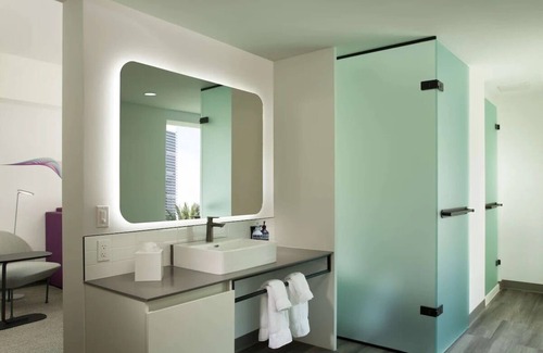 Downtown Miami Hotel | 3 Sophisticated Rooms in Miami Downtown - Enjoy Live Music & Happy Hour