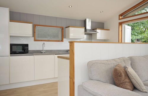 Dobwalls Cabaña | 3 SOUTHERN PLACE, pet friendly, character holiday cottage in Dobwalls