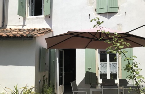 Sainte-Marie-de-Re Casa | Casa con patio al sur en La noue.