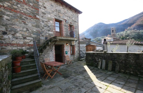 Argigliano Casa | Casa de pueblo de 3 plantas, 1 dormitorio, sala, cocina / comedor, baño.