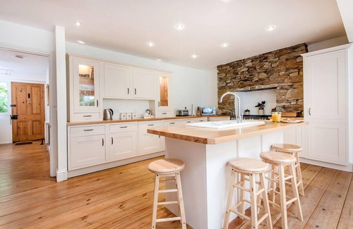 Saundersfoot Cabaña | 3 The Glen, holiday property Saundersfoot, Sleeps 8, 4 bedrooms, bathrooms
