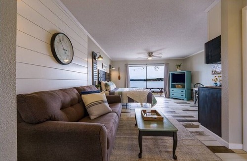 Lake Hamilton Hotel | #3 The Point - King Room