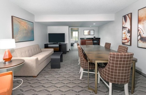 Park Central Hotel | 3 Units | Modern Dallas Suites | Hot Breakfast + Pool Access