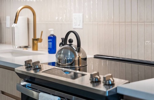 Rio Grande Hotel | 3 Units | Perfect SLC Staycation | Kitchen& Laundry | Dining & Nightlife Nearby