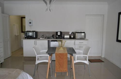 Woodmead Casa | 3 Woodmead Suites