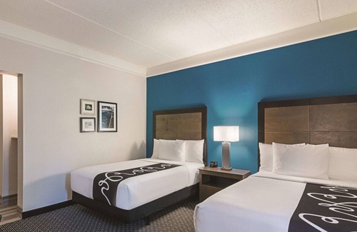 Orlando Casa | 3 x 2 Double Beds Mobility Accessible Rm at La Quinta Inn by Wyndham Orlando UCF