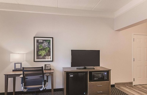 Orlando Casa | 3 x 2 Double Beds Mobility Accessible Rm at La Quinta Inn by Wyndham Orlando UCF