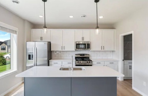 Woodbury Casa | 30-60 day rental Bedroom available in shared house