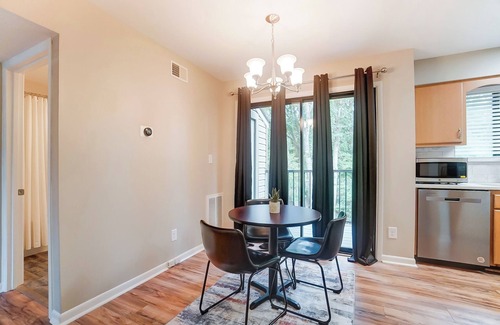 McAlpine Condominio | 30+ DAY STAY - SOUTH CHARLOTTE CONDO #2