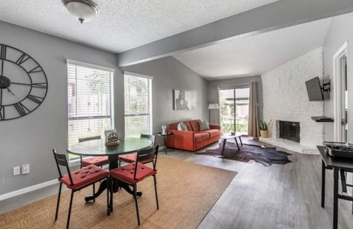 Franklin Park Casa | 30% Off Long Term Stays! Willie & Friends