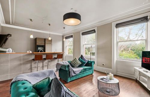 Wakefield Apartamento | 30 percent off! The Gatsby in Wakefield - Parking