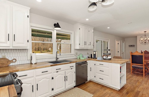 Giles County Casa | 30 private acre Country House