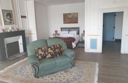 Chateauponsac Casa | 300 year old historic monument chateau