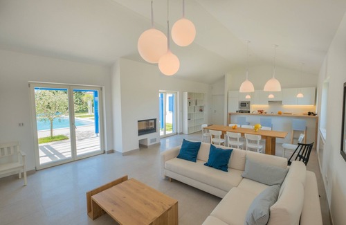 Butkovici Villa | Parcela de 3000 m2, con piscina climatizada de 50 m², jacuzzi, 2 pistas de tenis