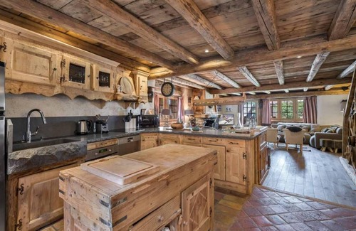 Le Raffort Apartamento | Sauna, balcón, chimenea o estufa a leña, parking, tv, 220m², Méribel