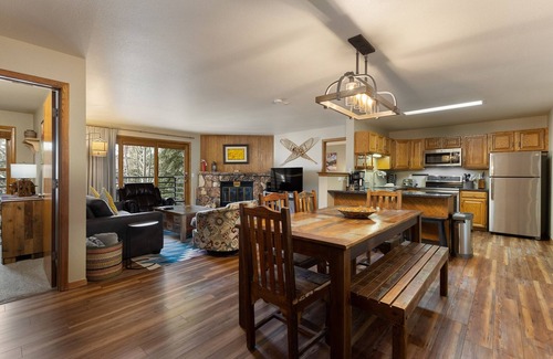 Mountain House Condominio | 309 Snowdance Manor 2 Bedroom Condo by RedAwning