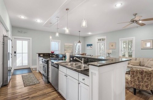 White's Gulfview Casa | 30A Beach Bungalow in Inlet: Steps from Sea, Pool with Golf Cart & Cruiser Bikes
