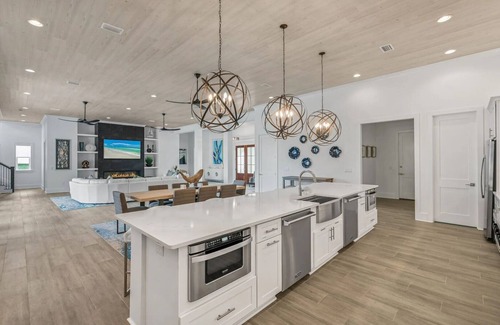 Gulfview Heights Casa | 30A Sunset Palazzo by AvantStay | Sleeps 20 | Boat-Friendly + Pool