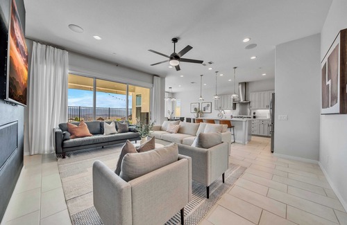 Canyon Country Casa | 30nights Min|Mainfloor Bedroom|Garage Access|Pet friendly|Natural Light #42174