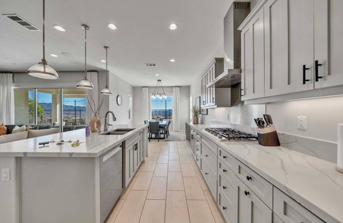 Canyon Country Casa | 30nights Min|Mainfloor Bedroom|Garage Access|Pet friendly|Natural Light #42174