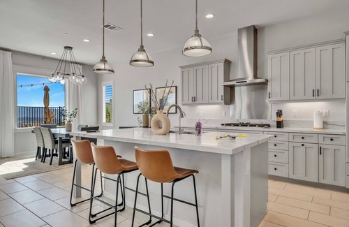 Canyon Country Casa | 30nights Min|Mainfloor Bedroom|Garage Access|Pet friendly|Natural Light #42174