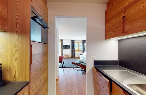 Surlej Apartamento | 3½-room apartment on the ground floor, entrance hall with wardrobe, living room